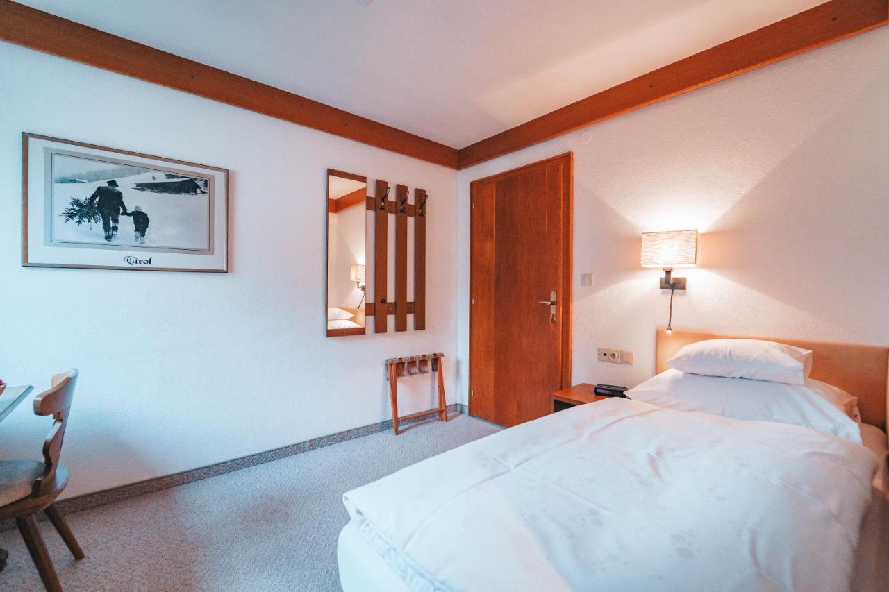 Hotel Garni Almjur 圣安东阿尔贝格 外观 照片