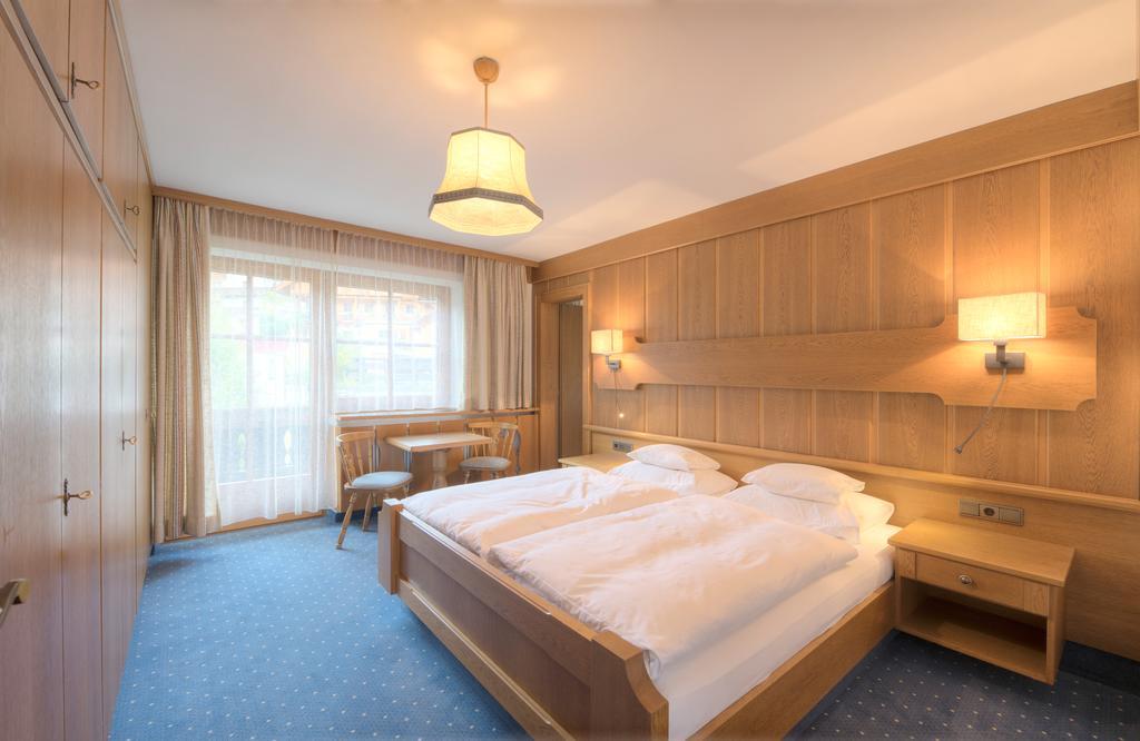 Hotel Garni Almjur 圣安东阿尔贝格 外观 照片