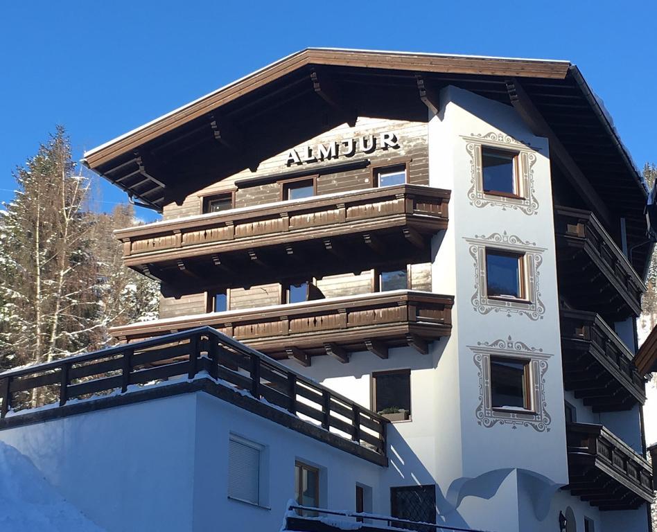 Hotel Garni Almjur 圣安东阿尔贝格 外观 照片
